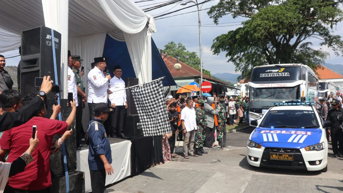 Wabup Lepas Gelombang Pertama Jemaah Calon Haji Sumedang