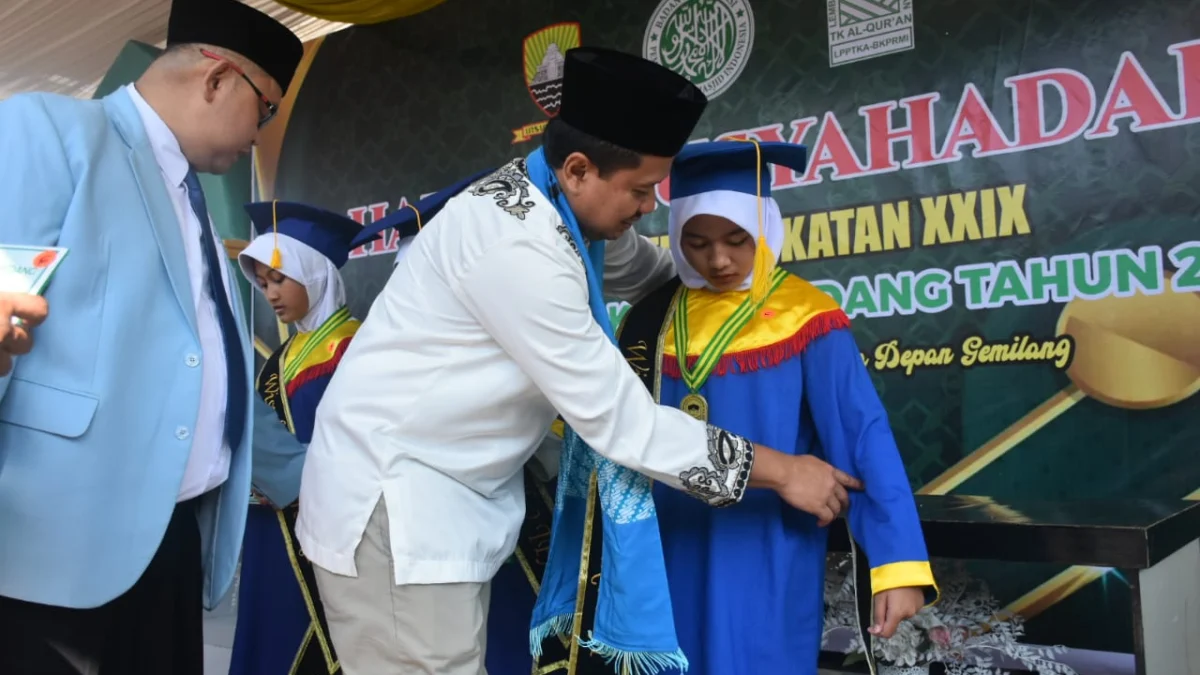 Sekitar 2000 Santri TKA/TPA Sumedang Diwisuda