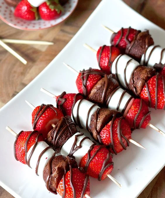 Resep dan Cara Membuat Strawberry Brownie Kabobs