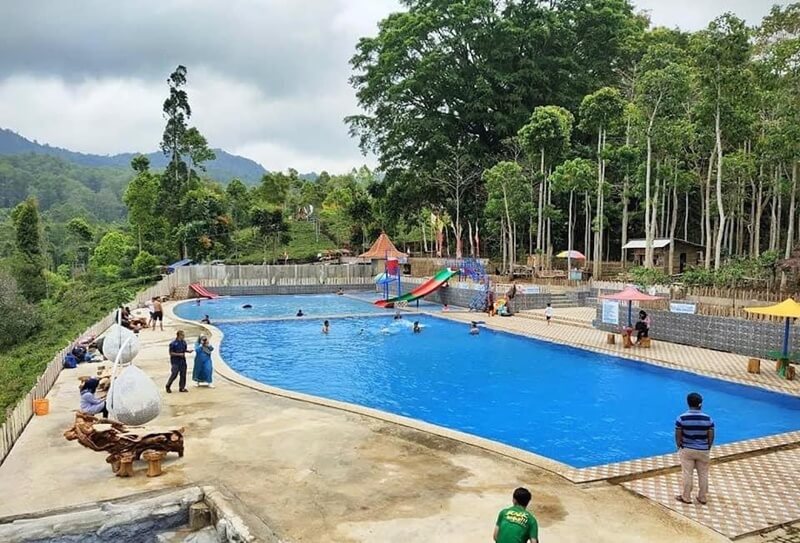 Berwisata Dengan Pacar di Kolam di Atas Awan, Balong Geulis Sumedang Wisata Alam Terbaik