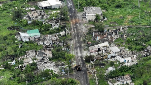 Hari ke-448 Antara Rusia dan Ukraina Sebabkan 19 Rumah di Desa Yelizavet Ovka Rusak Akibat Baku Tembak