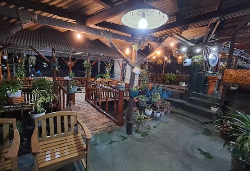 Nikmatnya Makan Dengan Suasana Harmonis di Rumah Makan Saung Balong Sumedang