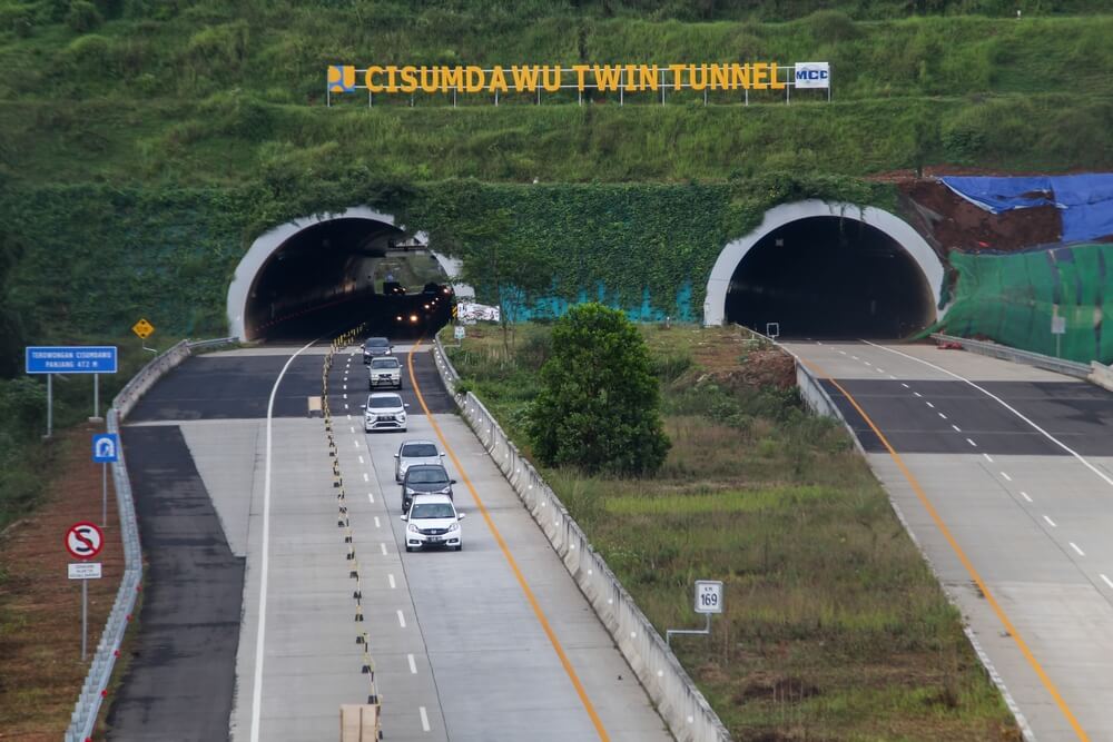 TELAT LAGI! Tol Cisumdawu Ditargetkan Dibuka Seluruhnya Pada 15 Juni Namun Belum Selesai Juga Sampai Sekarang