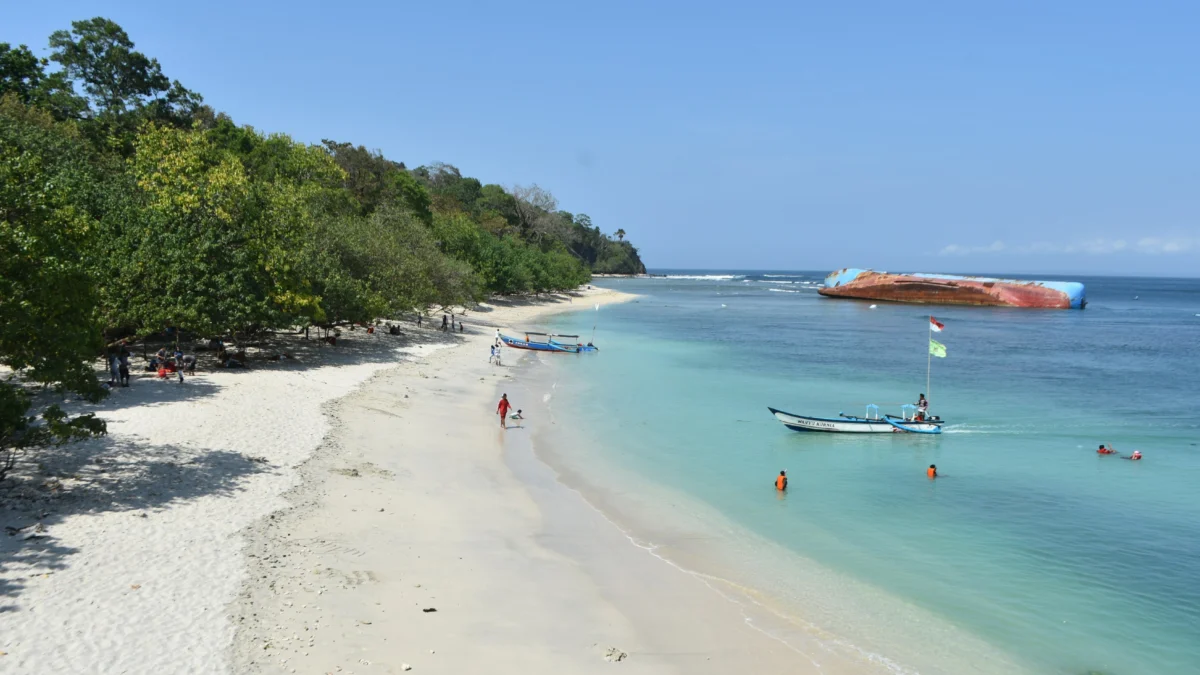 Simpan Artikel Ini Untuk Persiapan Liburan Akhir Pekan, 25 Pantai Terbaik di Jawa Barat