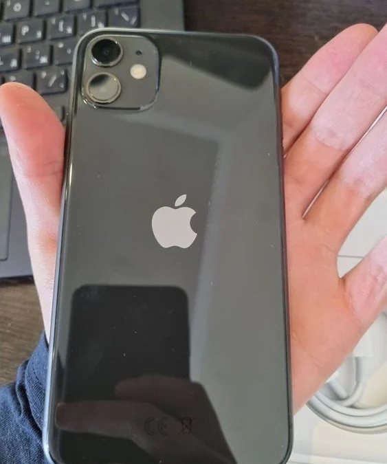 iPhone 11 Hitam: Simbol Keklasikan dan Keunggulan Teknologi Yang Diberikan Oleh Apple