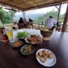 Rekomendasi Rumah Makan Khas Sunda dengan Pemandangan Sawah, Cuma Butuh 5 Menit dari Exit Tol Cimalaka