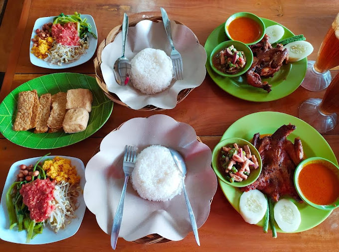 Lesehan di Mataram makanan dijamin enak