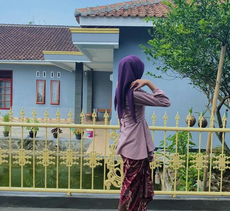 Jilbab yang Cocok untuk Kebaya Ungu, Kamu Bisa Tampil Cantik!