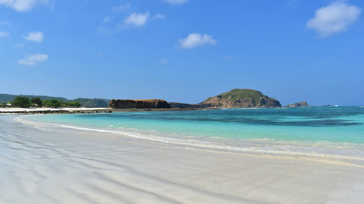 Menyempatkan Berlibur Dipadatnya Pikiran Yang Memutar Di Kepala Ke Pantai Tanjung Aan Lombok