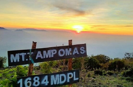 Melihat Indahnya Kota Sumedang di Atas Gunung Tampomas