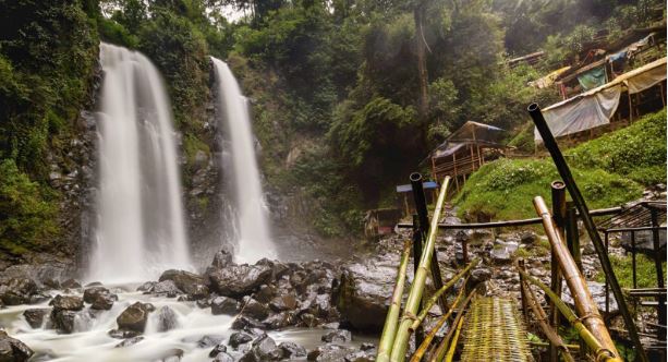 Wisata Air Terjun Kembar Curug Cinulang Sumedang!