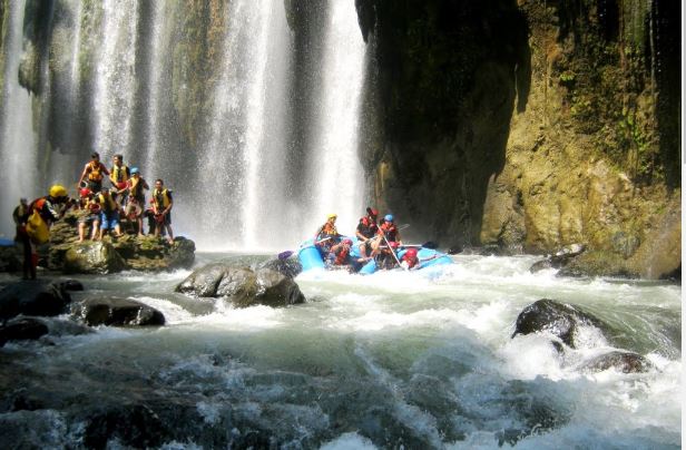 Wisata Air Terjun Dan Arung Jeram Di Sungai Sumedang.