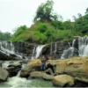 Pesona Keindahan Alam Curug Buhud, Wisata Alam di Sumedang Bak Miniatur Air Terjun Niagara