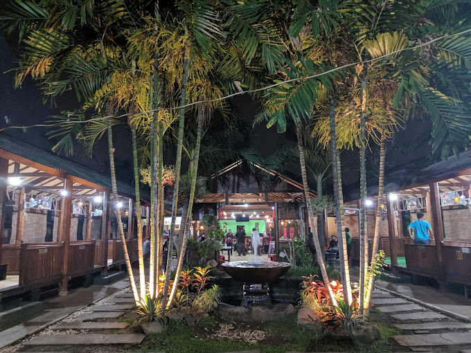 Warung lesehan terdekat Surabaya