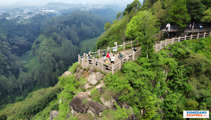 Wisata Populer Bandung Paling Diminati Bulan Juli 2023, Lewat Tol Cisumdawu Dari Cirebon Hanya 50 Menit Saja