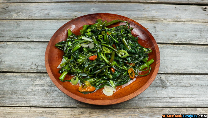 Kamu Suka Makan Tumis Kangkung? Yuk Kepoin Semua Manfaat Kangkung Disini