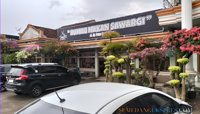 Rumah Makan Instagramable Dekat Dengan Jalan Tol Cisumdawu, Yuk Kepoin Tempat Makan Sederhana Ini, Tidak Bikin Kantong Nangis!