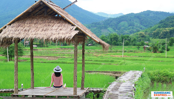 Makan Bareng Ayang Di Rumah Makan Lesehan Dekat Tol Cisumdawu Sumedang, Dijamin Makin Nempel