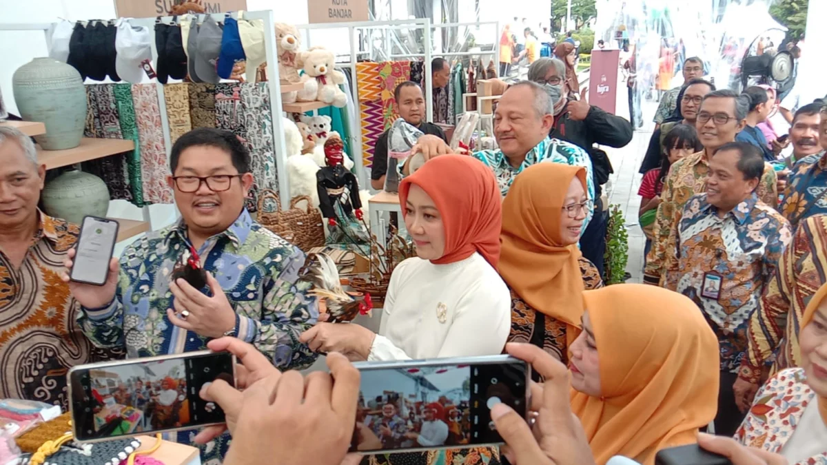 PKJB 2023 Resmi Dibuka Hari Ini, Ketua Dekranasda Jabar: Kebangkitan Ekonomi Pelaku UMKM dan Industri Kreatif PKJB 2023 Resmi Dibuka Hari Ini, Ketua Dekranasda Jabar: Kebangkitan Ekonomi Pelaku UMKM dan Industri Kreatif