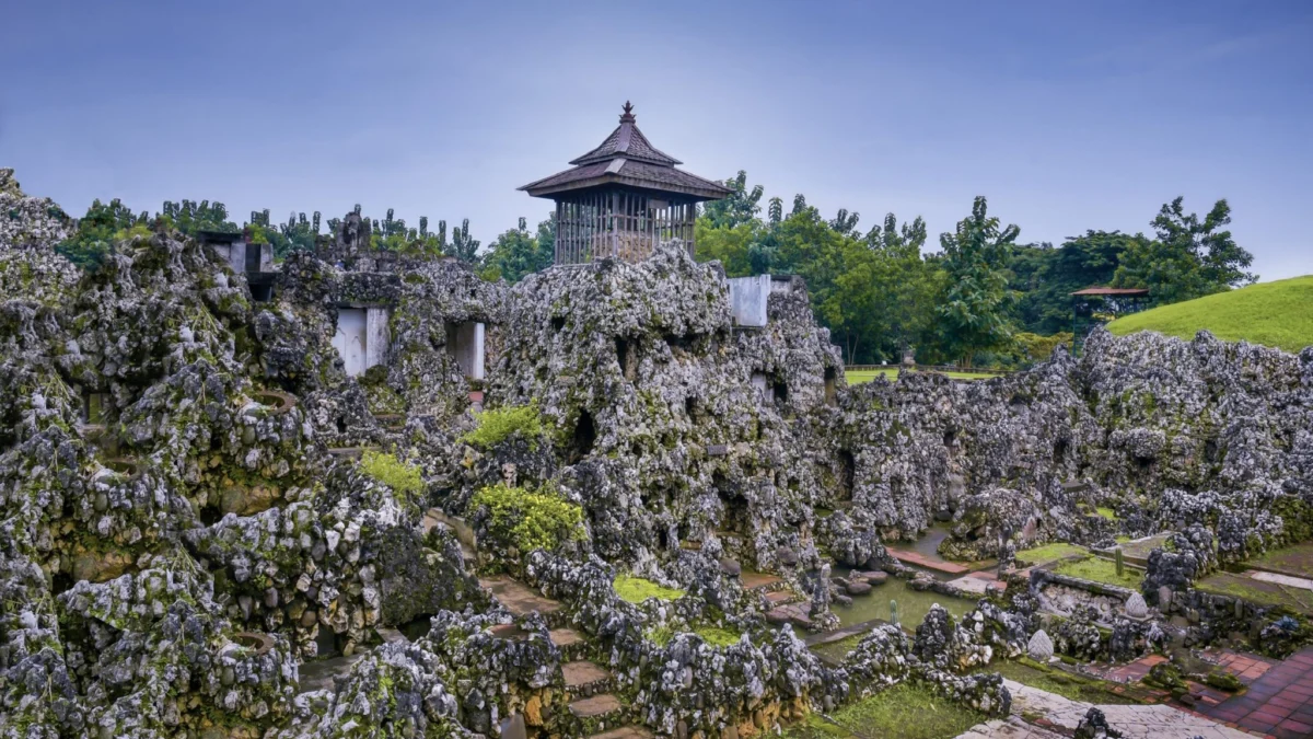 Ke Taman Sari Gua Sunyaragi Via Tol Cisumdawu, Warga Bandung, Subang dan Sumedang Bisa Sampe ke Cirebon Sambil Ngedip