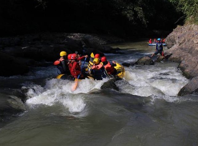 Tempat Wisata Sumedang Arung Jeram Pangcalikan Sangat Menarik!