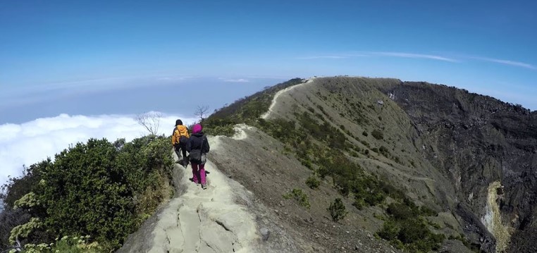 Menyusuri Keindahan Danau Dan Hutan Lindung Di Taman Nasional Gunung Ciremai.