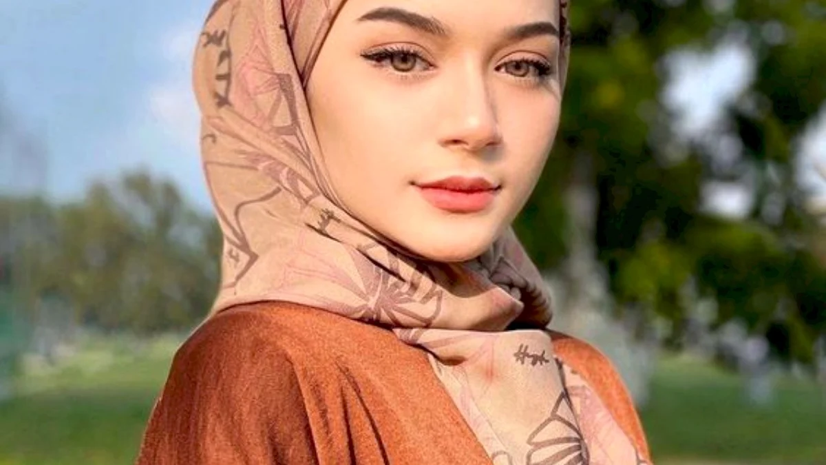 Cara Pakai Jilbab Ala Malaysian Look, Cocok Untuk Formal dan Non Formal!