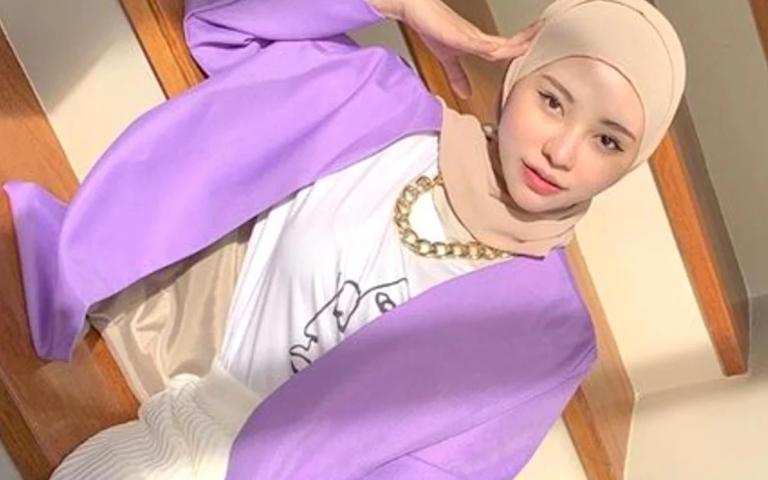 Mau Hangout Bingung kerudung? Ide Warna Jilbab yang Cocok Dengan Baju Ungu