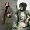 OOTD Jilbab yang Cocok Dengan Baju Blazer Warna Army, Tips Jitu Terlihat Classy!