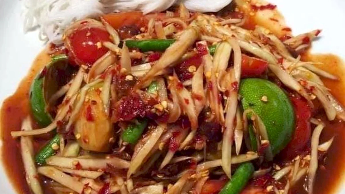 Resep dan Cara Membuat Som Tam Rujak Pepaya Muda Ala Thailand, Asem Manis Pedes Pokonya Endulita!