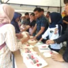 RAMAI! Warga Memadati Area Parkir Taman Telor Sumedang untuk Berburu Sembako Murah