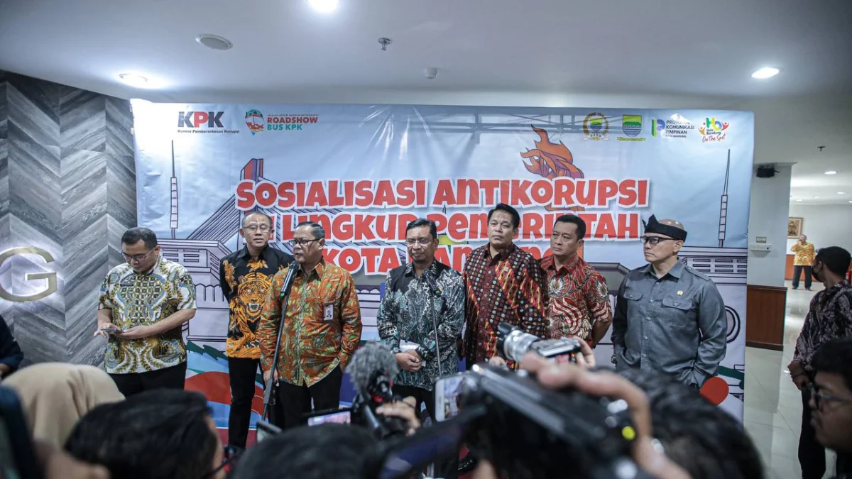 KPK Minta Istri Ikut Serta dalam Awasi Penghasilan Suami KPK Minta Istri Ikut Serta dalam Awasi Penghasilan Suami