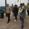 Kecamatan Sumedang Utara Dukung BBGRM Desa DATANG LANGSUNG: Camat Sumedang Utara, Asep Aan Dahlan (kiri) turut hadir dalam rangka mendukung Desa Mekarjaya, pada kegiatan penilaian lomba BBGRM Sumedang baru-baru ini