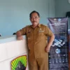 FOKUS: Kepala Desa Jatihurip Tata, saat monitoring Pelayanan di kantor Desa Jatihurip baru-baru ini.