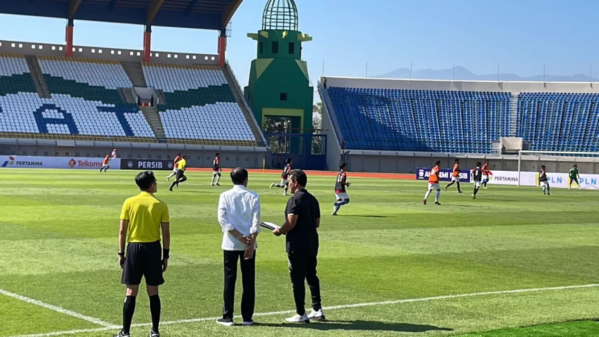 Kunjungi Stadion Si Jalak Harupat, Presiden Jokowi Tinjau Renovasi dan Seleksi Pemain U-17