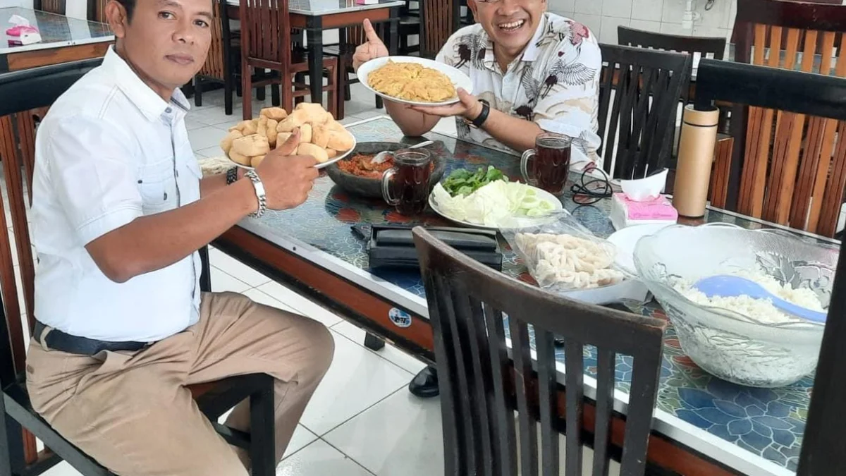 Rezeki dan Berkah Kehadiran Dr Aqua Dwipayana di Rumah Makan Bidadari 2