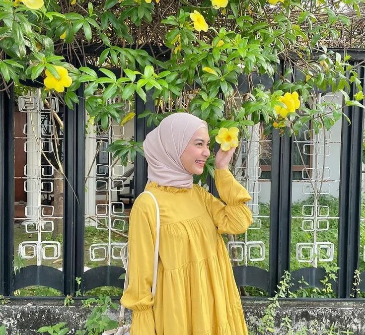 Jilbab yang Cocok dengan Baju Warna Lemon Apa Yaw? Hmm Kepo Kan? Cus Aja Tengok Sini!