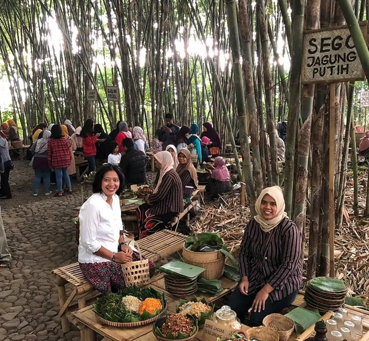 Sensasi Belanja di Tengah Hutan Bambu Sumedang, Pasar Leuweung Digelar 3 Bulan Sekali Jadi Jangan Sampai Kelewatan ya