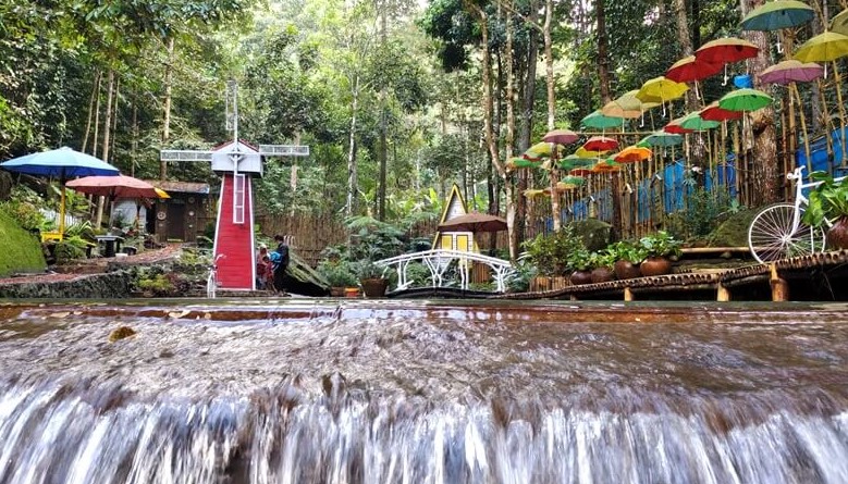 Tempat Wisata Curug Ciputrawanggi, Yang Sangat Cocok Untuk Berlibur Bareng Ayang!