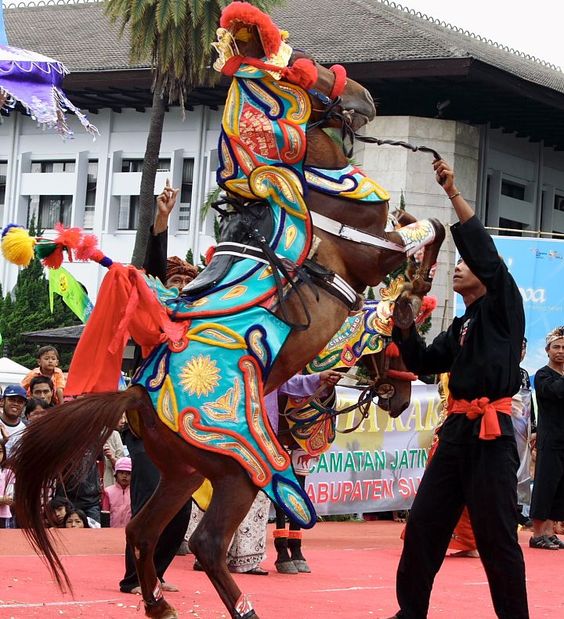 Mengenal Sejarah Kesenian Kuda Renggong Asal Kota Sumedang