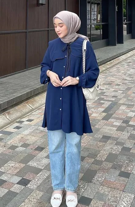 Baju Navy Cocok dengan Jilbab Warna Apa Ya? Inilah Inspirasinya!