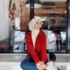 baju merah cocok dengan jilbab warna apa