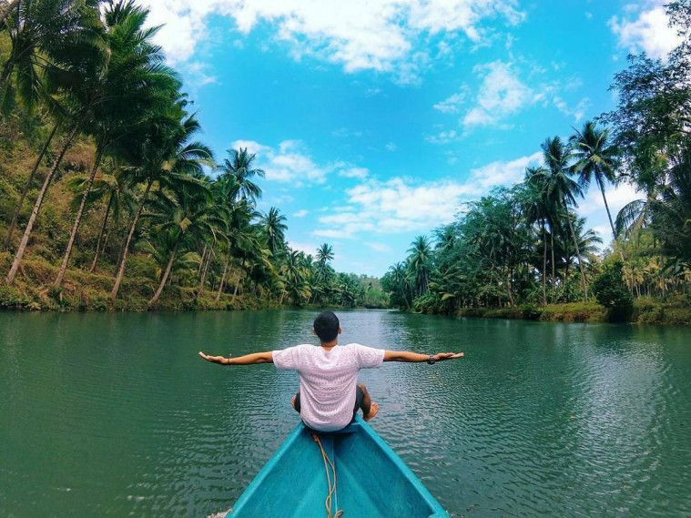 Bak di Negeri Dongeng! Berikut Wisata Sungai yang Unik di Sumedang dengan Pemandangan Aesthetic dan Instragamable Banget!