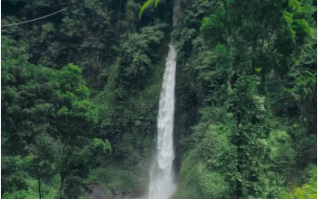 Pesona Kolam Renang Alami dan Curug di Sumedang, Air Mata dari Alam Bikin Kulit Sehat dan Nyegerin!