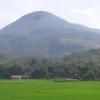 Mitos Legenda Gunung Tampomas: Kisah Cinta Rengganis dan Pesona Keindahan Puncak Tinggi di Sumedang