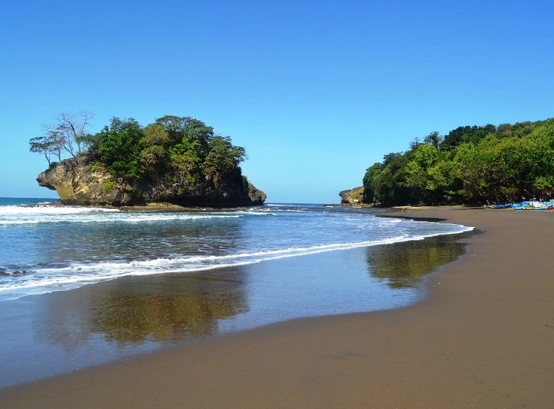 Keindahan dan Pesona Pantai Tersembunyi, Ternyata Sumedang Juga Punya Pantai!