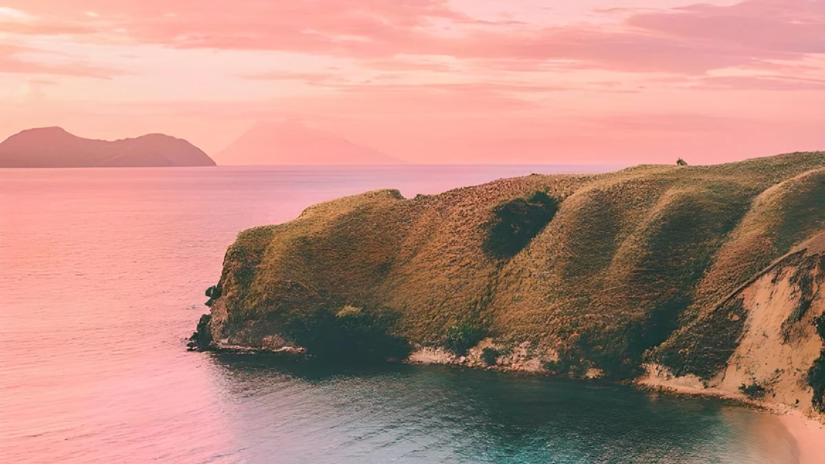 Wisatawan Asing Ngebet Pengen Ke Pantai Pink Lombok