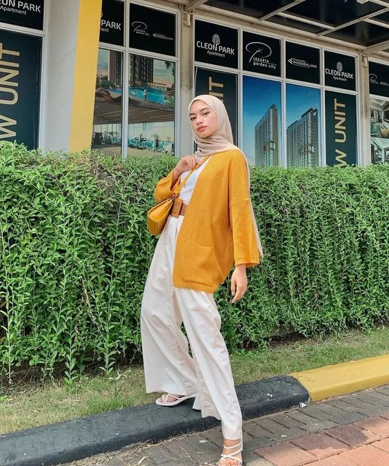 Baju Kuning Cocok dengan Jilbab Warna Apa nih? Gausah Pusing Bestie 😝