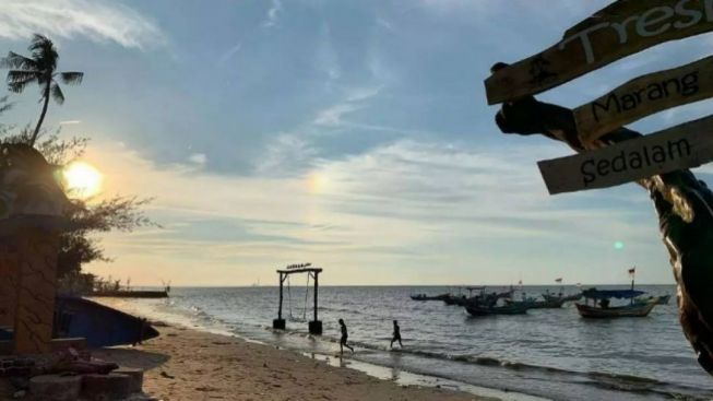 Daya Tarik Pantai Sumedang di Pessel, Pasir Putih dan Laut Biru Menciptakan Pengalaman Menakjubkan