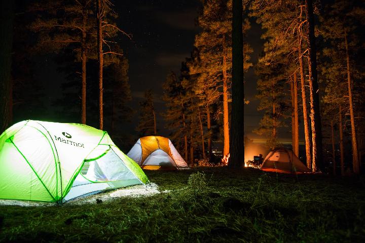 Buruan Kesini! Ternyata Sumedang Punya Tempat Ngecamp Berstandar Nasional: Pesona Kemah di Tengah Hutan